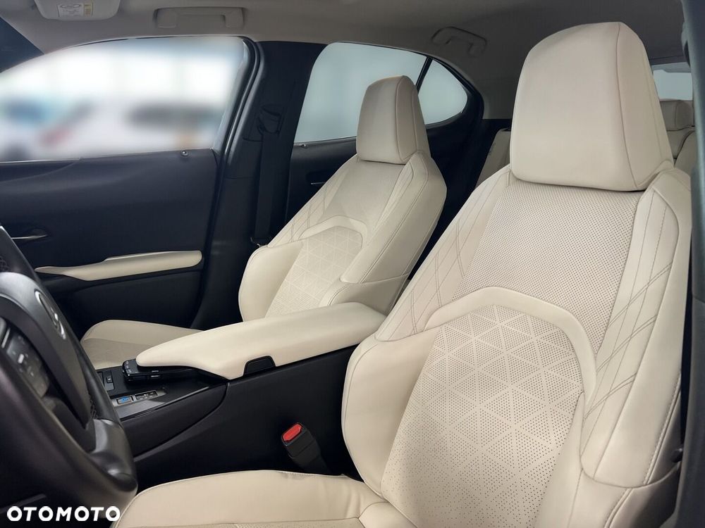 Lexus UX - 11