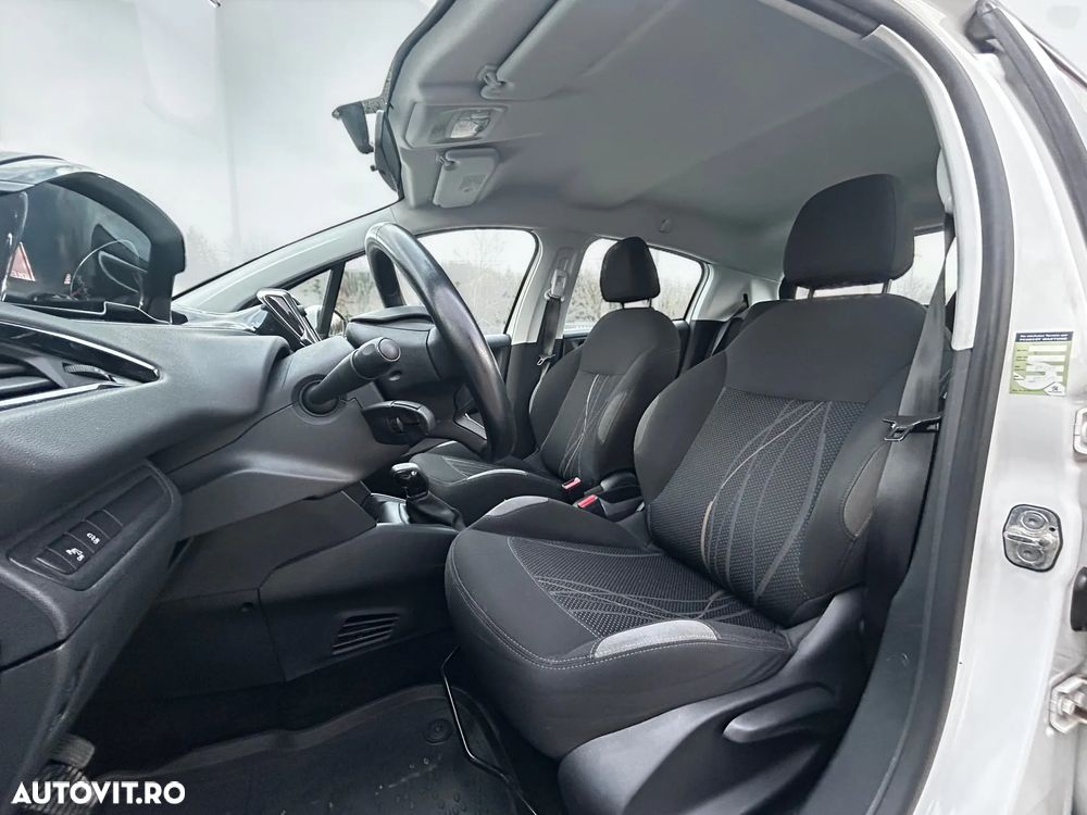 Peugeot 208 95 VTI Allure - 6