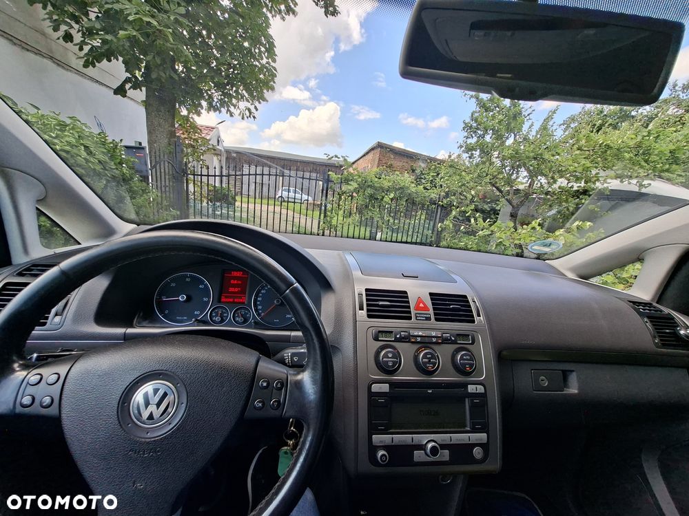 Volkswagen Touran - 8