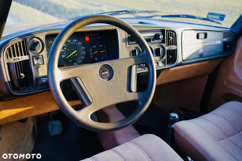 Saab 900 - 16