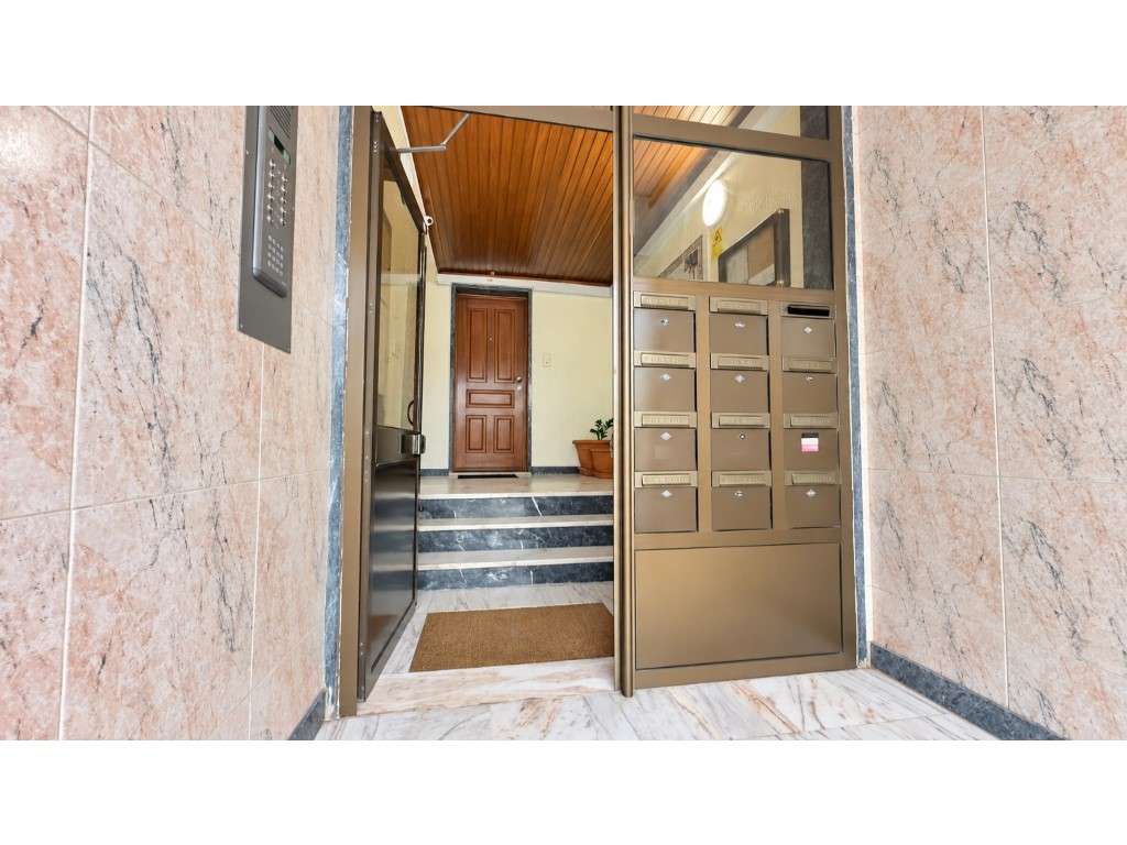 T3 Totalmente Remodelado | 2 Frentes | Muita Luz Natural | 2 WC | G... - Grande imagem: 4/29