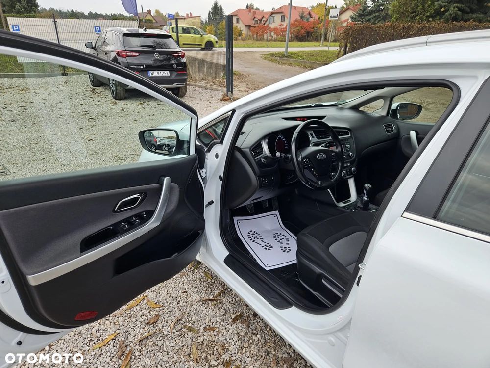 Kia Ceed 1.4 CVVT SW Dream Team Edition - 16