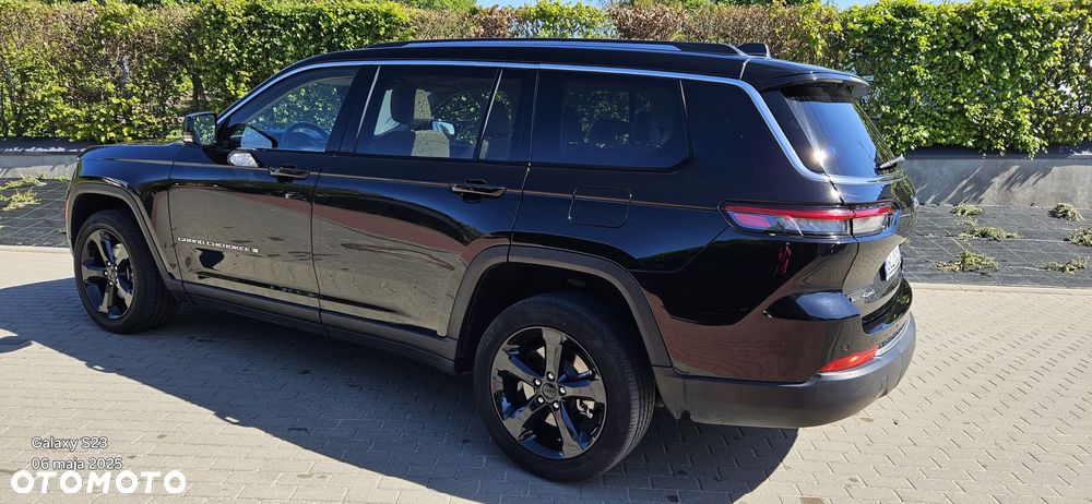 Jeep Grand Cherokee - 32