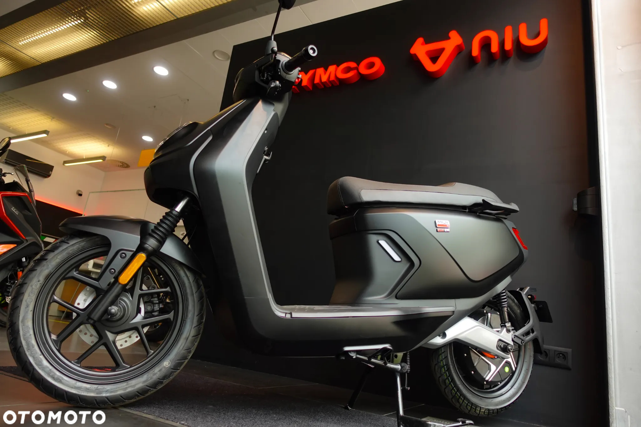 Niu M - 9