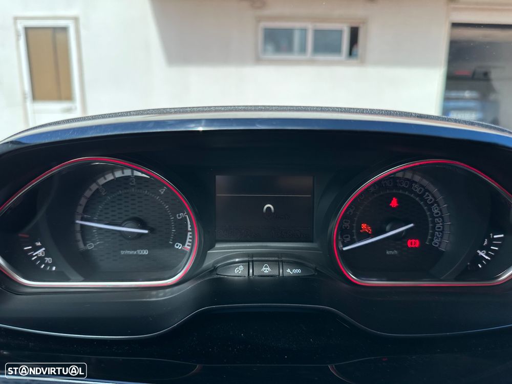 Peugeot 2008 1.6 BlueHDi GT Line - 15