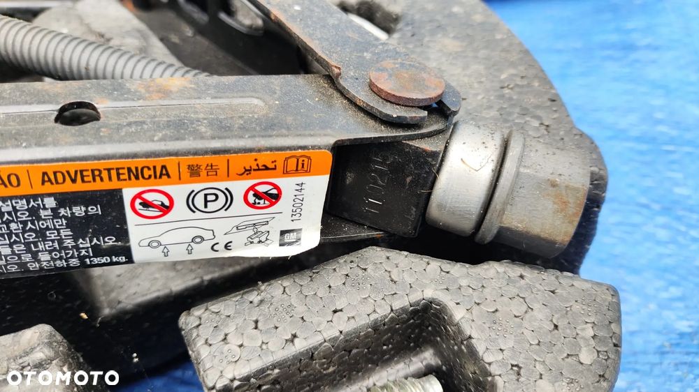 KOŁO DOJAZDOWE T125/80R16 125 80 16 ZESTAW NAPRAWCZY LEWAREK KLUCZ DO KÓŁ HAK UCHO HOLOWNICZE KOMPLET JAK NOWY ORYGINAŁ OPEL INSIGNIA A - 8
