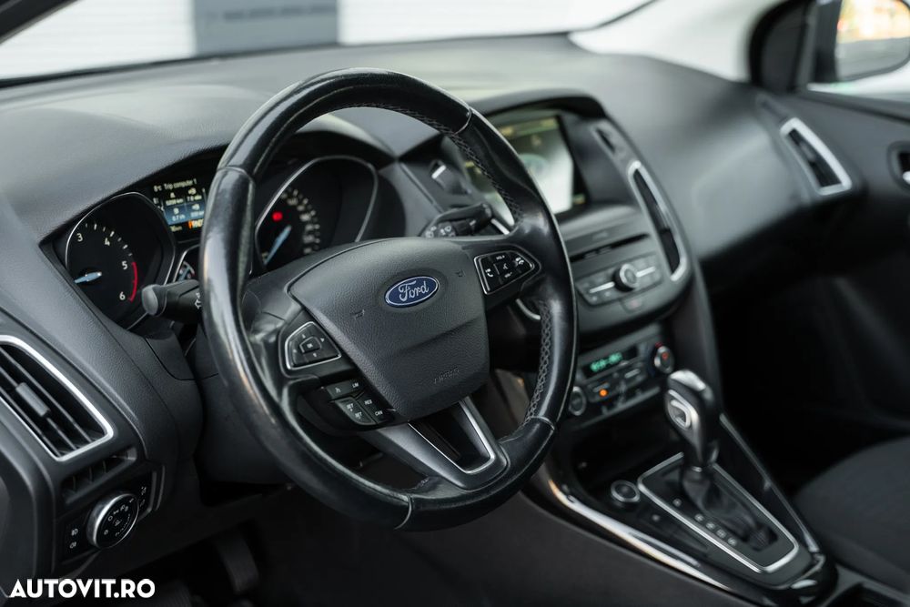 Ford Focus 2.0 TDCI Powershift Titanium - 5