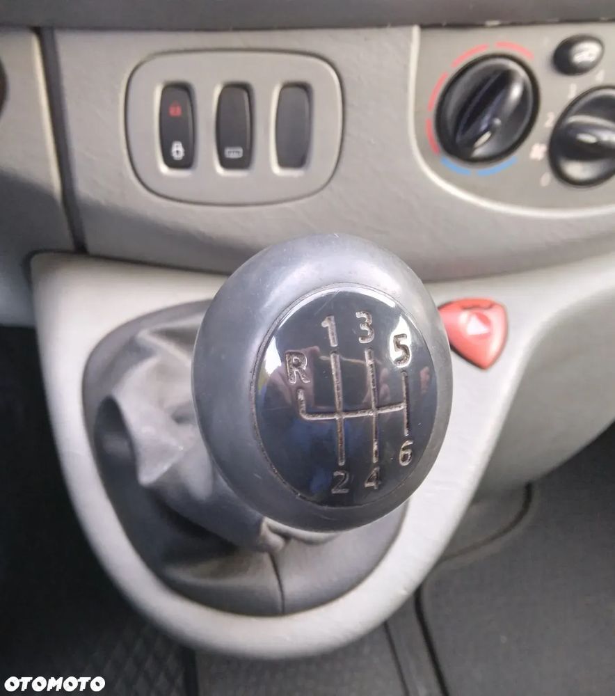 Renault Trafic - 15