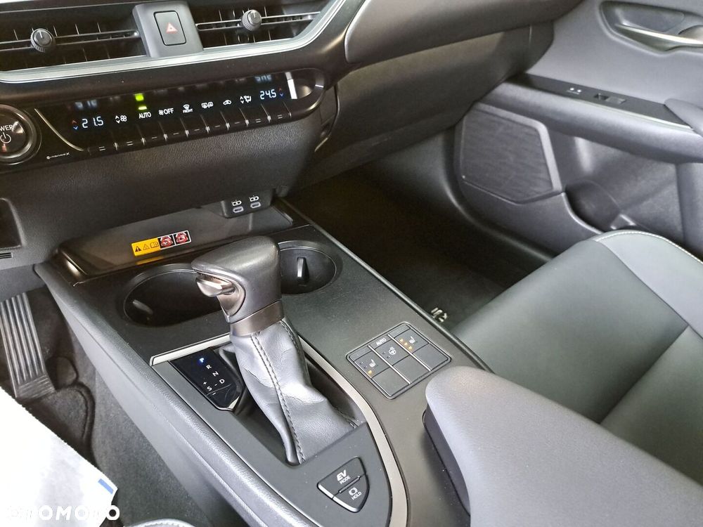 Lexus UX 250h GPF F Sport Design 2WD - 34