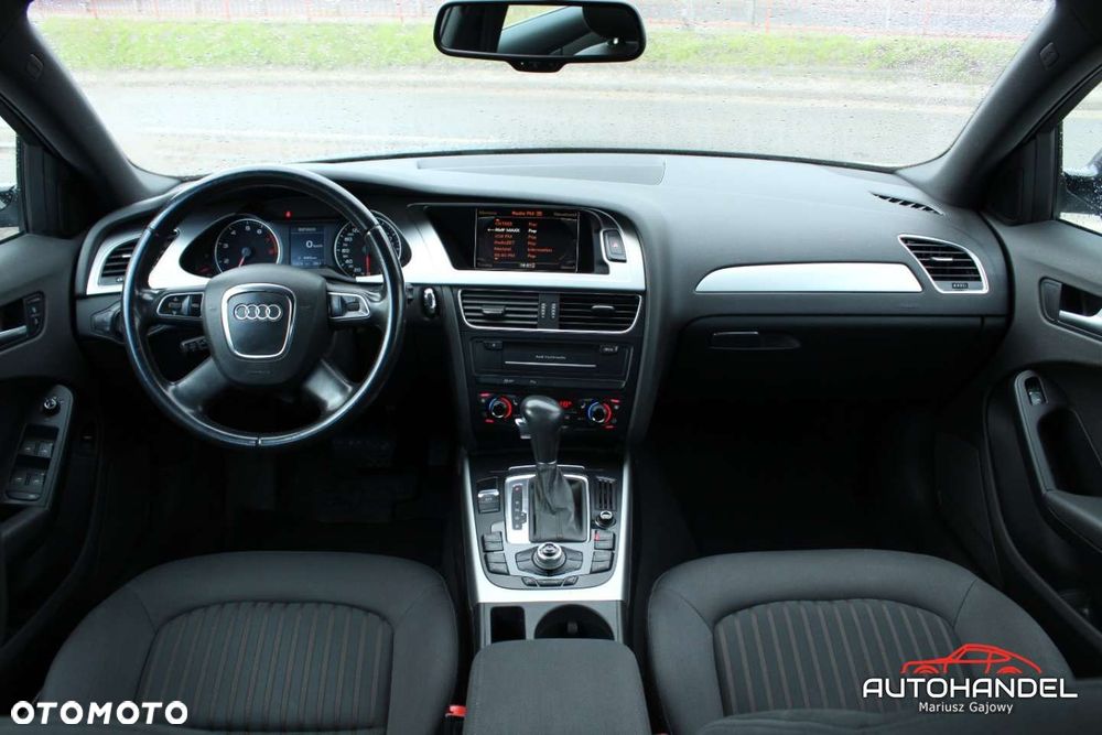 Audi A4 Limousine - 8