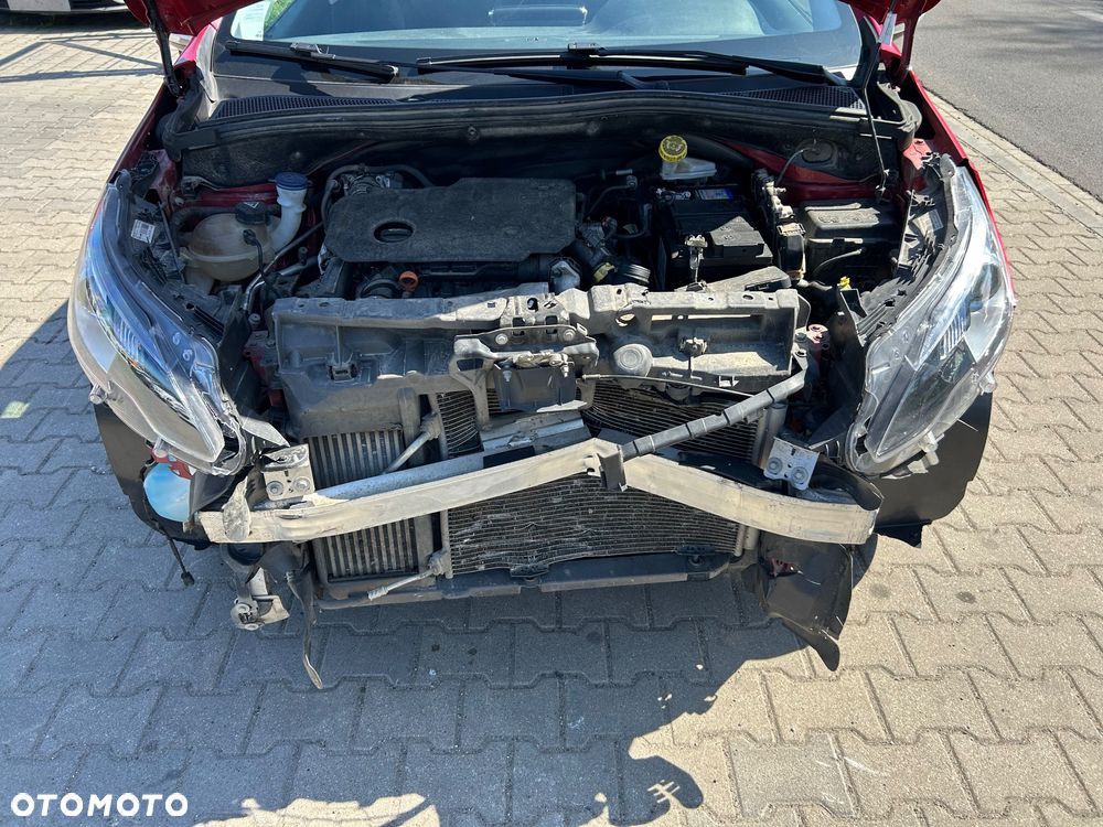 Peugeot 2008 BlueHDi 100 STOP & START Signature - 32