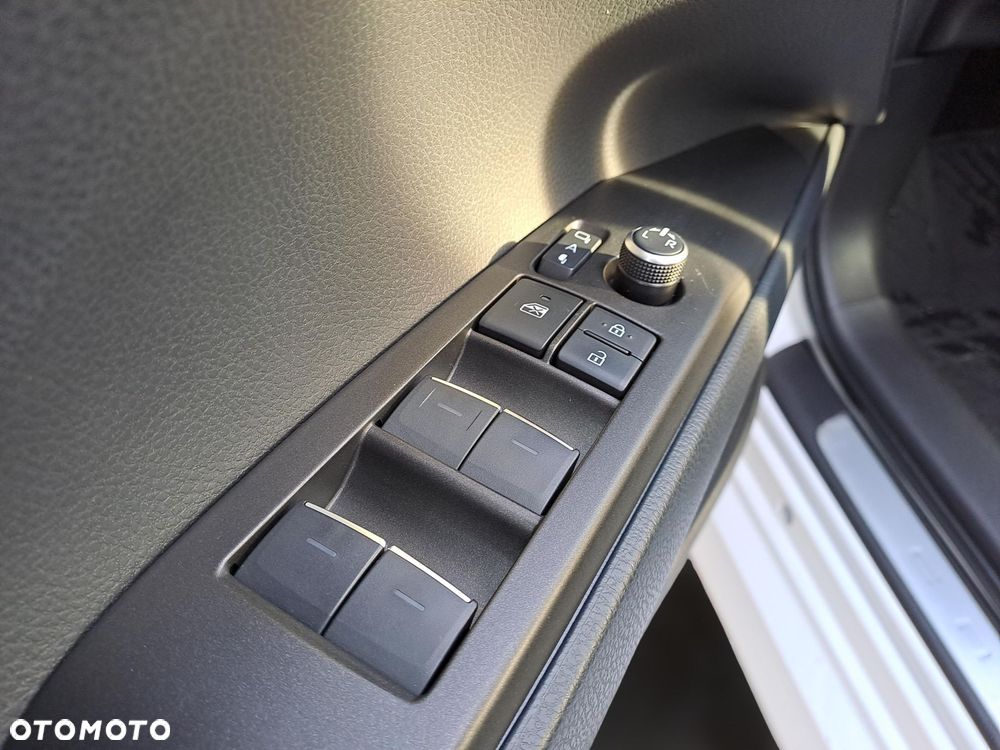Toyota Camry 2.5 Hybrid Comfort CVT - 24