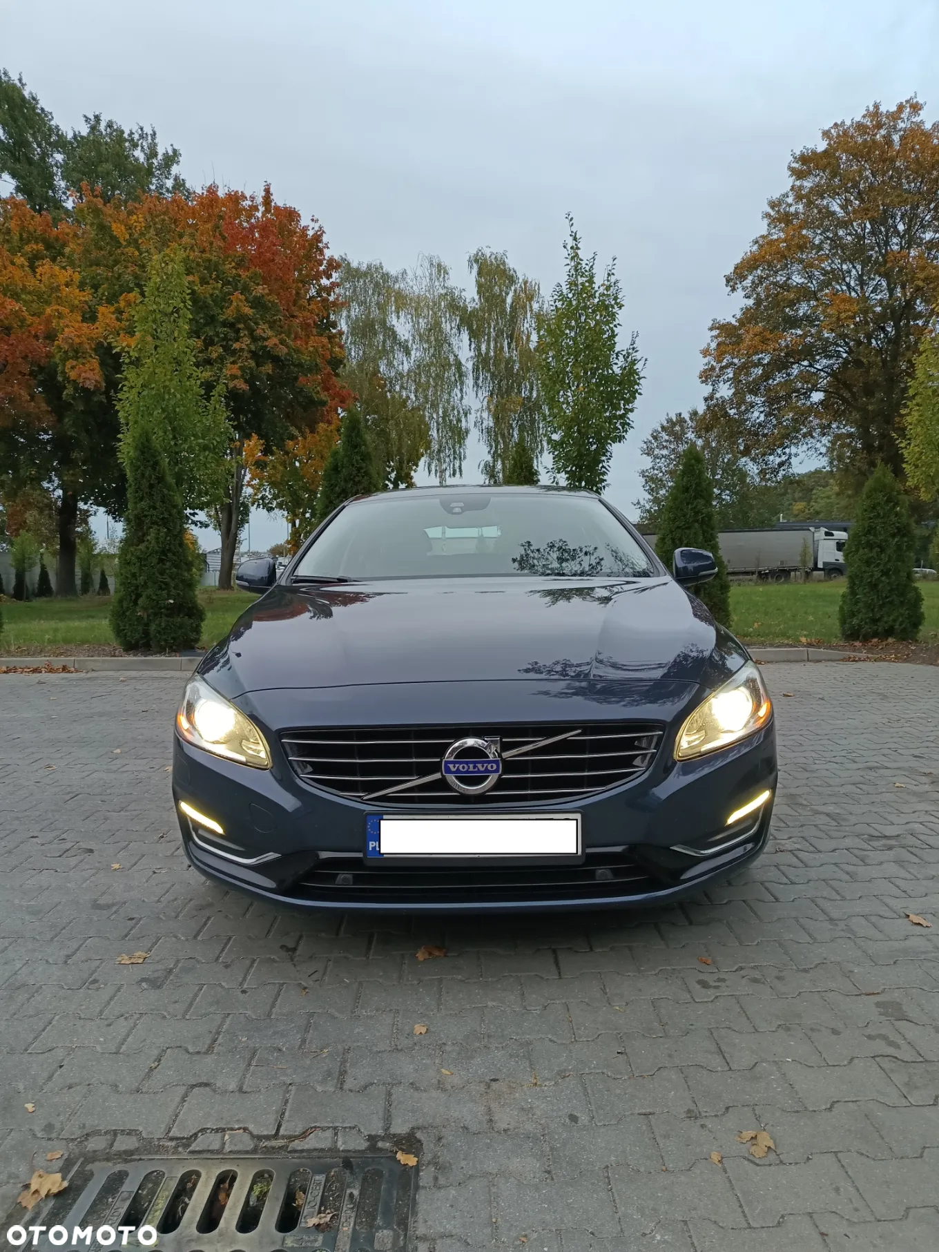 Volvo V60 D6 AWD Plug-in Hybrid R-Design Summum - 6