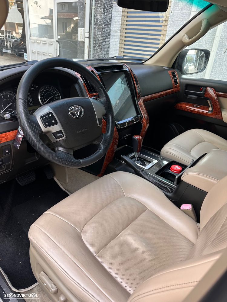 Toyota Land Cruiser Executive - 7