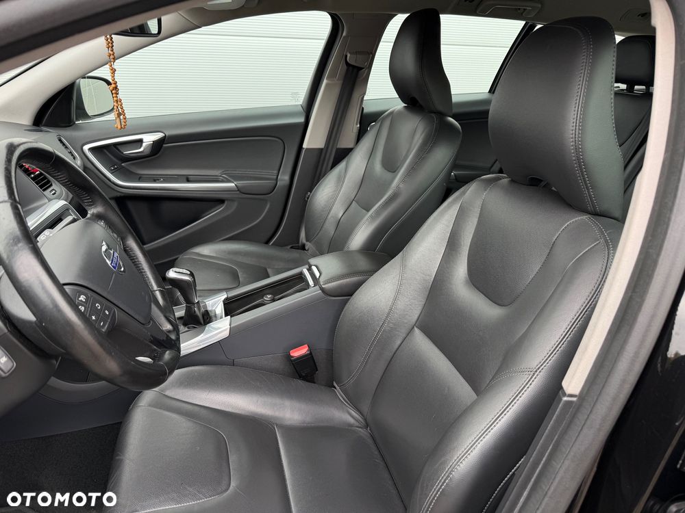 Volvo V60 D2 Momentum - 36