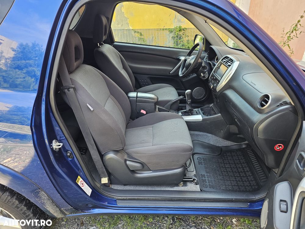 Toyota RAV4 - 8
