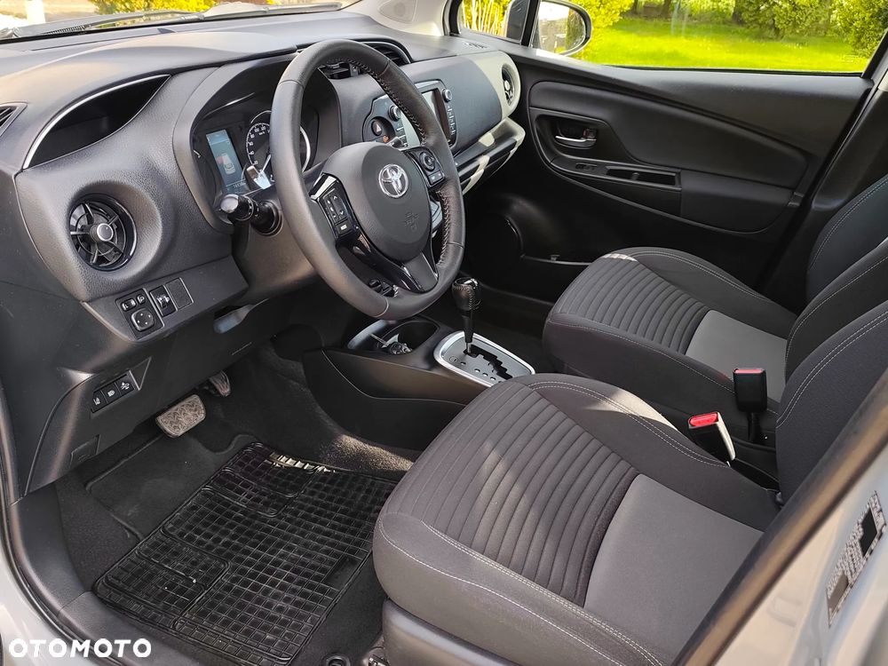 Toyota Yaris Hybrid 100 Premium EU6 - 24