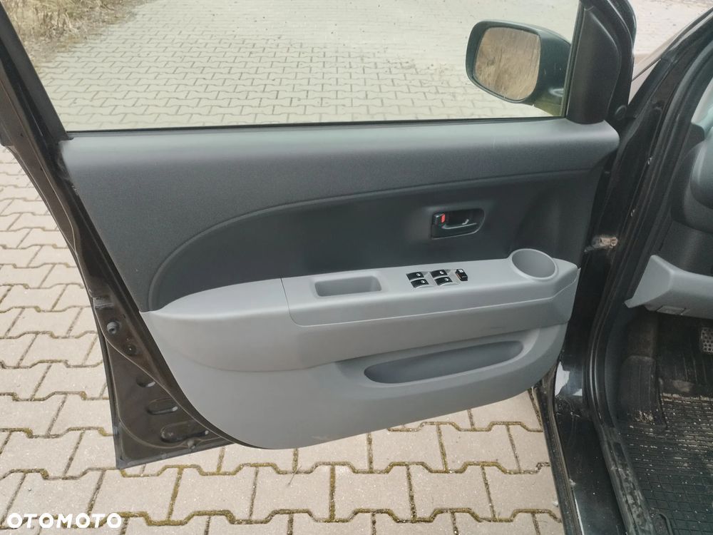 Daihatsu Sirion - 7