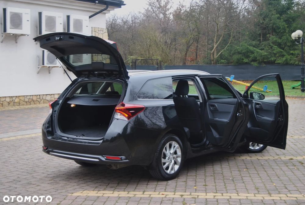 Toyota Auris 1.8 HSD Luna - 22