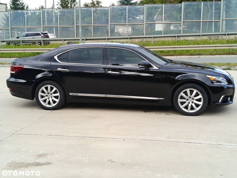 Lexus LS 600h L - 40