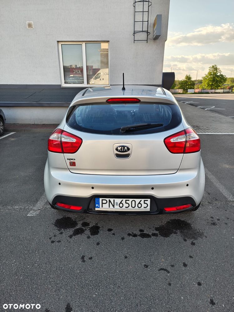 Kia Rio 1.2 L - 6