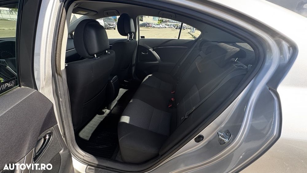 Toyota Avensis 2.0 D-4D Executive - 5