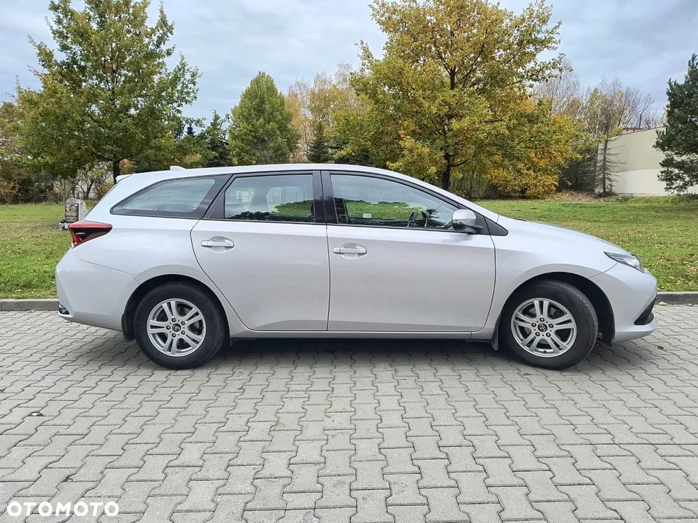 Toyota Auris 2017 photo 5