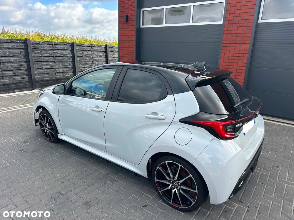 Toyota Yaris Hybrid 1.5 GR Sport - 38