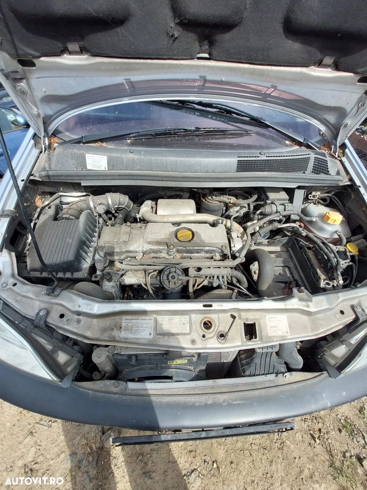Dezmembrez opel Zafira A 2.0 dti - 5