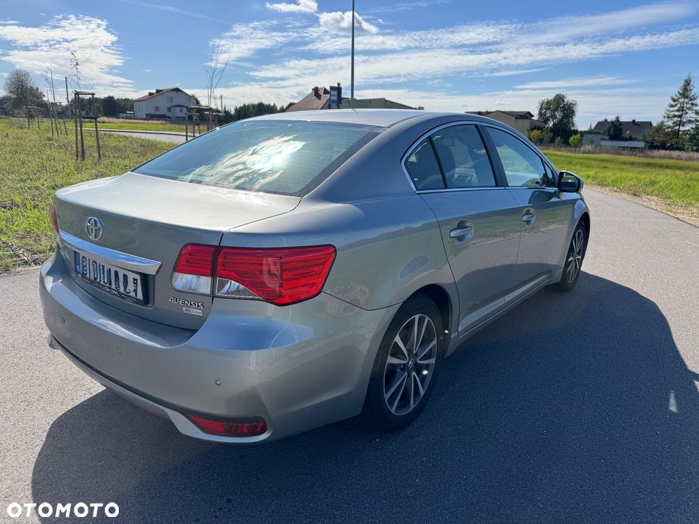 Toyota Avensis 1.8 Premium - 4