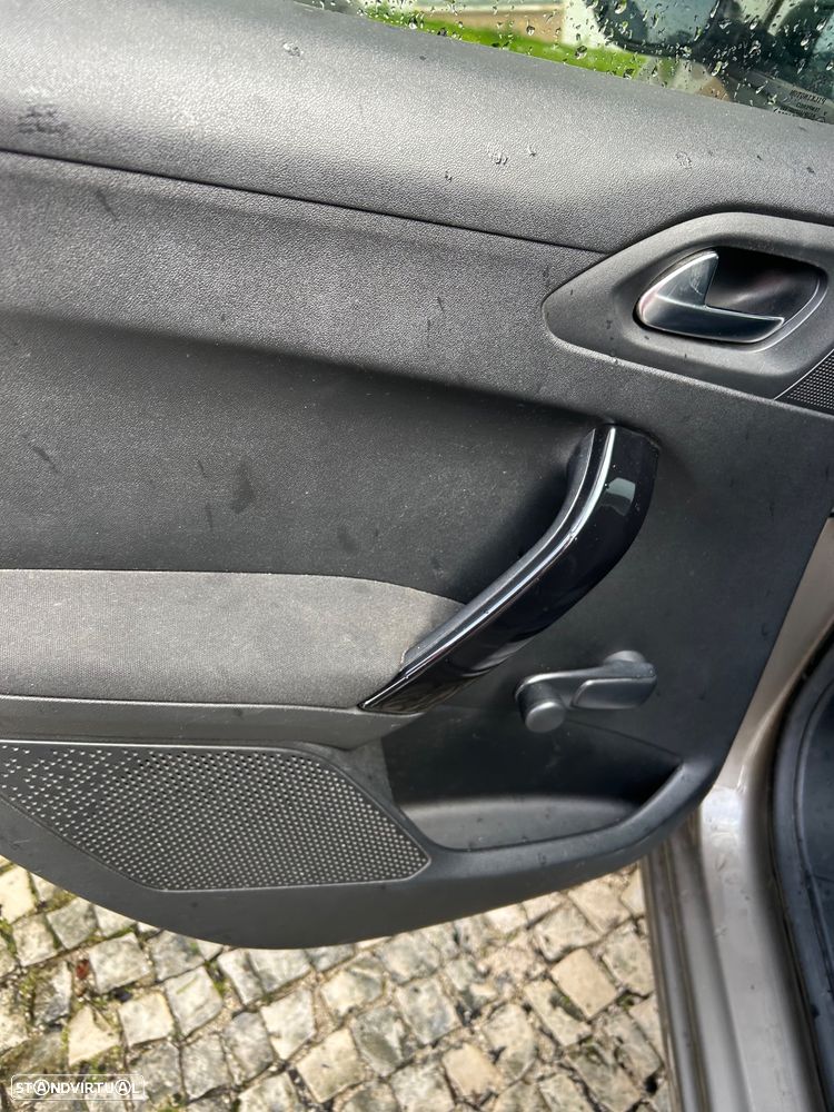 Peugeot 208 1.4 HDi SE Style - 22