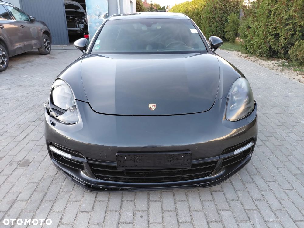 Porsche Panamera - 1