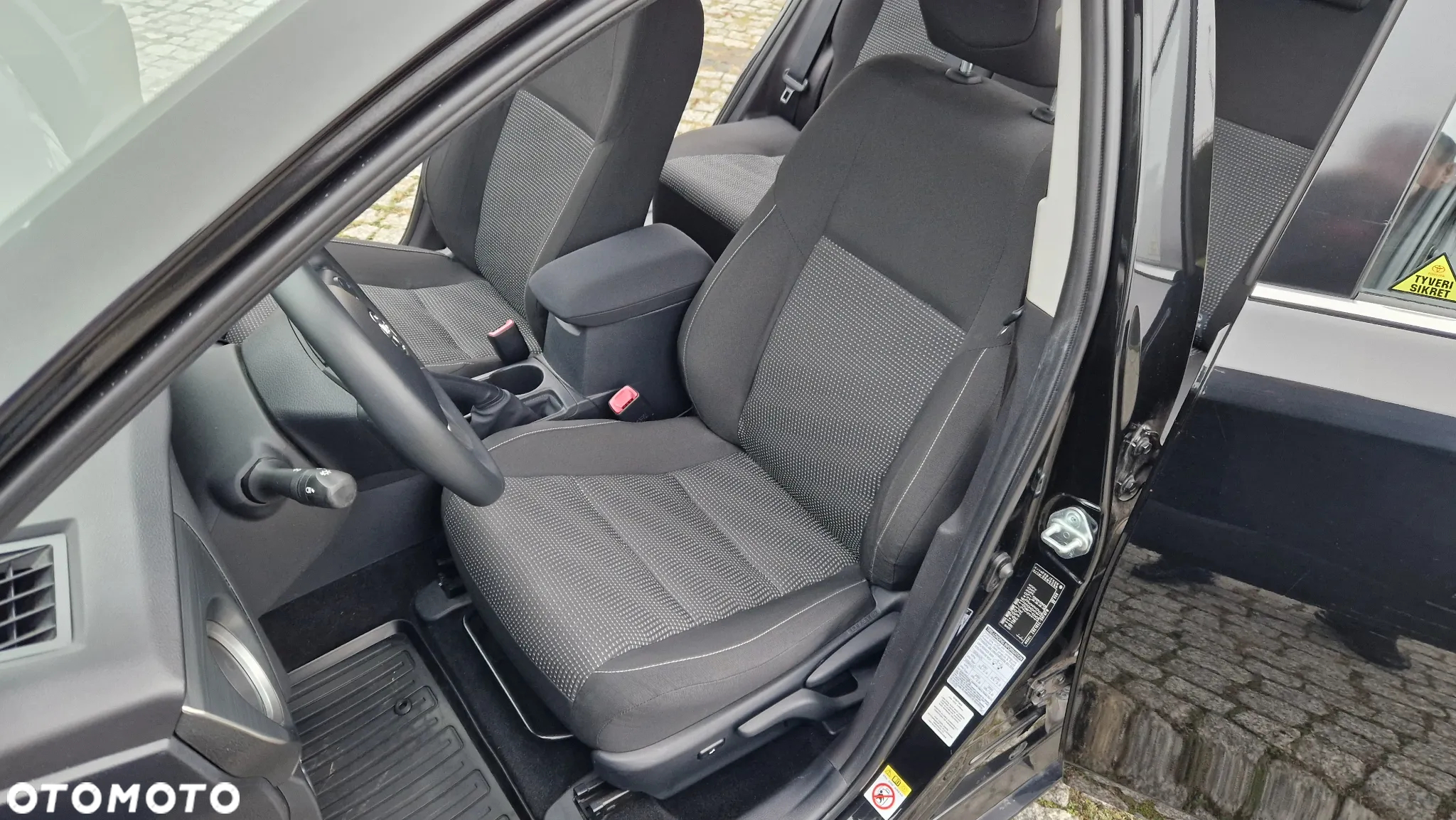 Toyota Auris 1.6 Prestige - 23