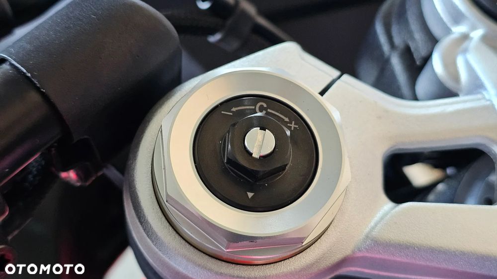 QJMOTOR SRK 800RR - 20