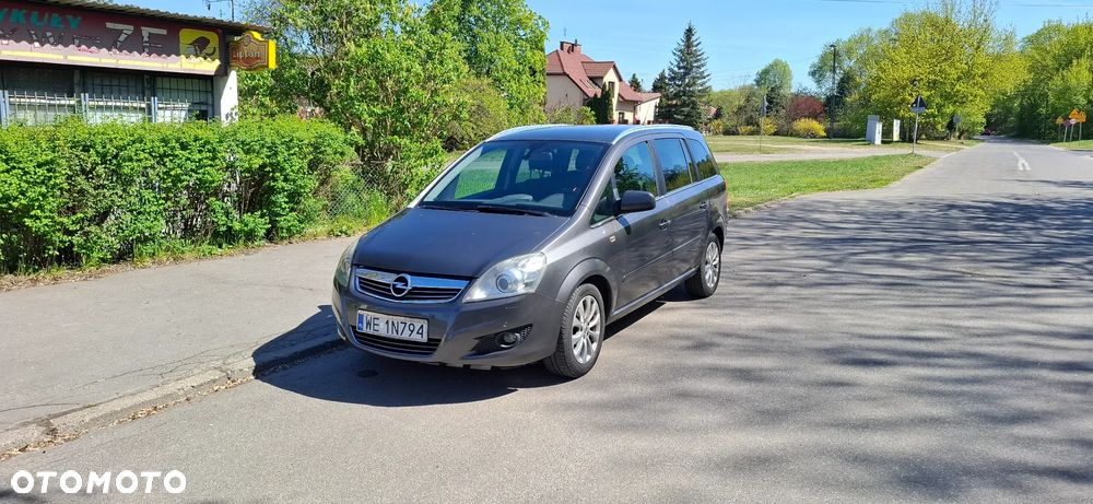 Opel Zafira 1.8 Cosmo - 1