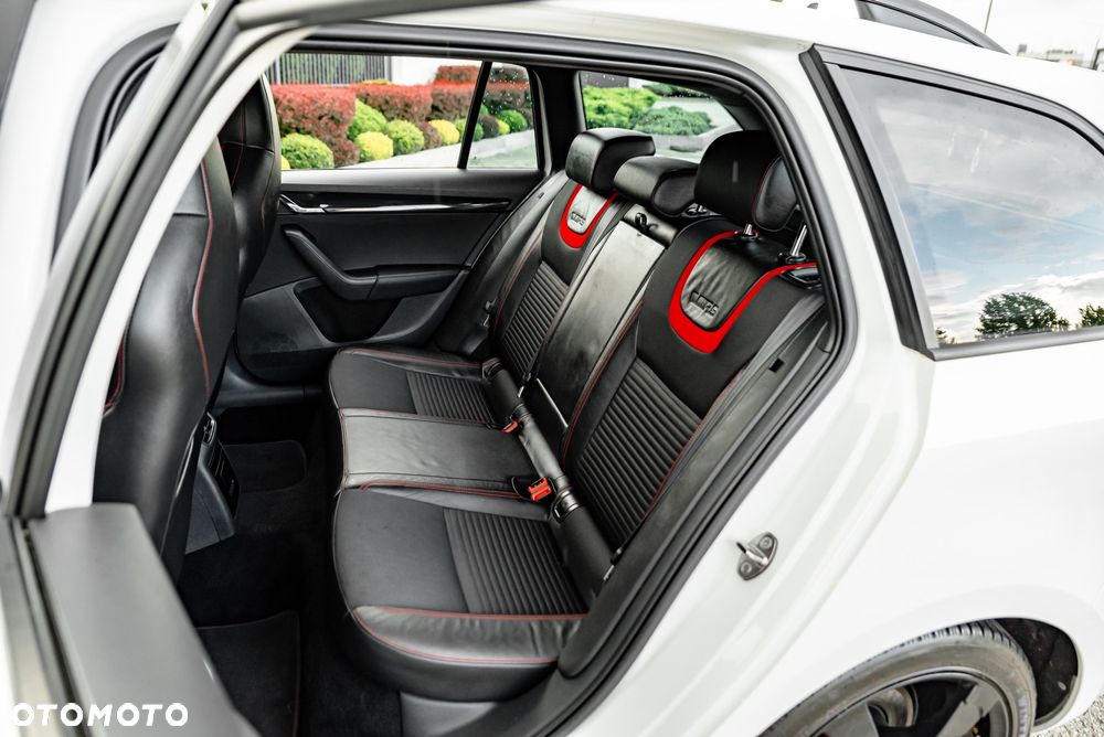 Skoda Octavia 2.0 TSI RS - 19