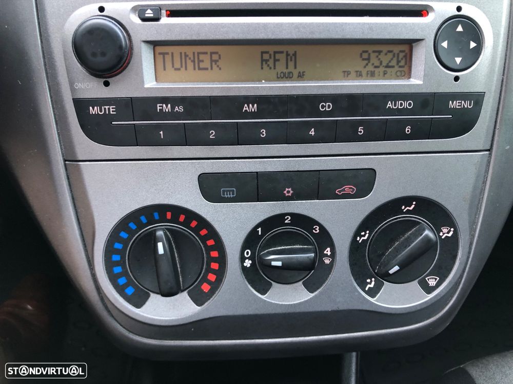 Fiat Punto 1.3 M-Jet Lounge S&S - 19
