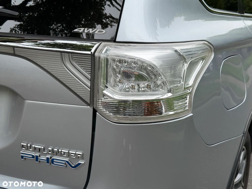 Mitsubishi Outlander 2.0 4WD Plus - 26