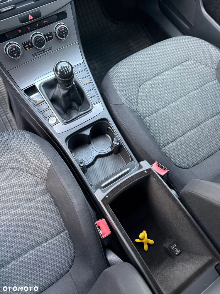 Volkswagen Passat - 20