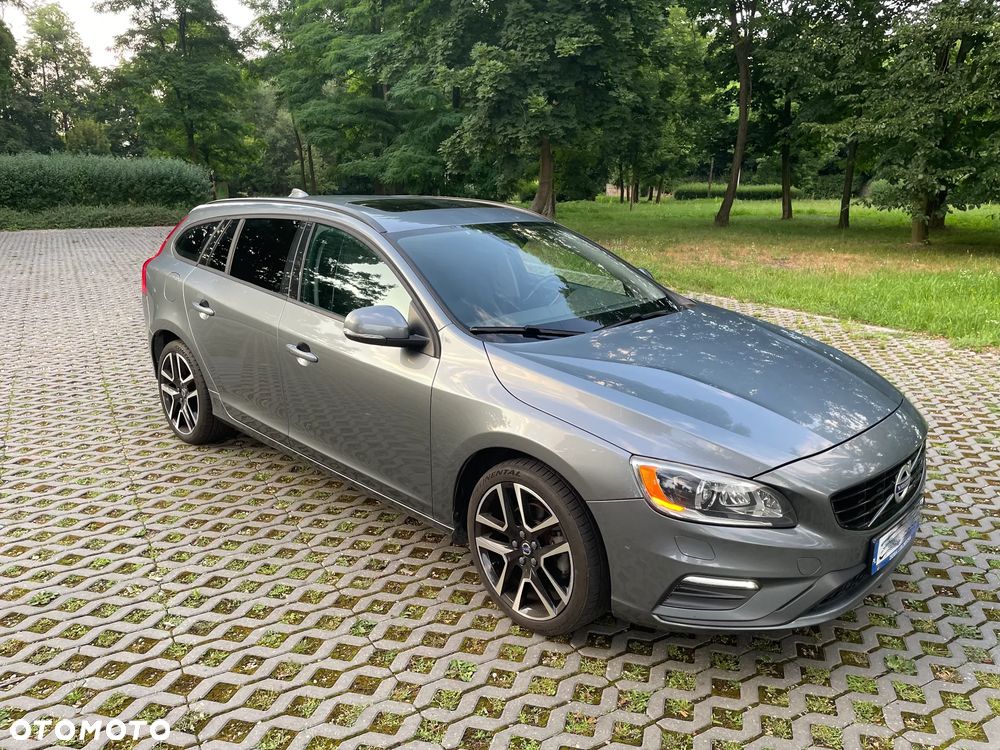 Volvo V60 T5 Geartronic R-Design - 1