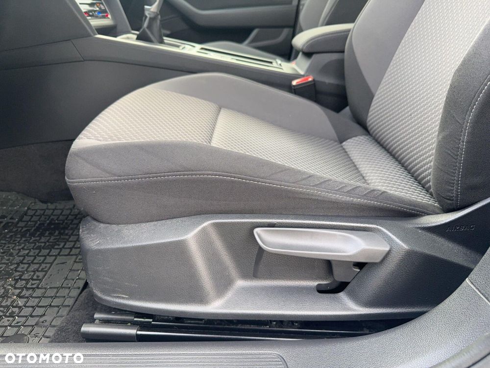 Volkswagen Passat - 24