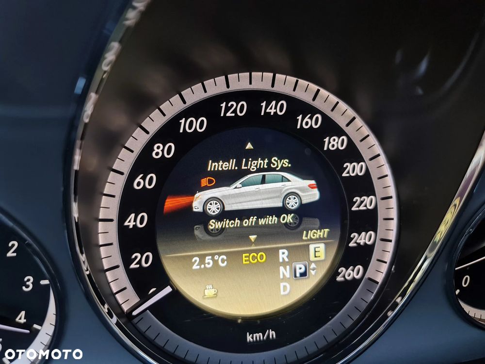 Mercedes-Benz Klasa E 200 CGI BlueEFFICIENCY 7G-TRONIC Avantgarde - 16