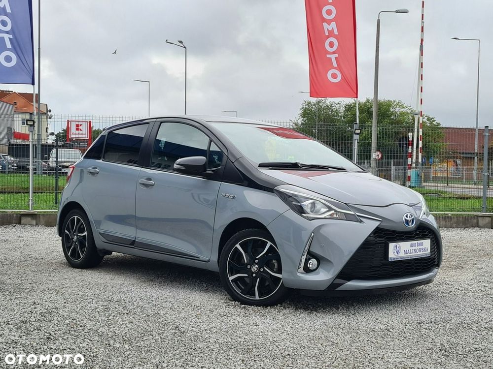Toyota Yaris Hybrid 100 Premium - 4