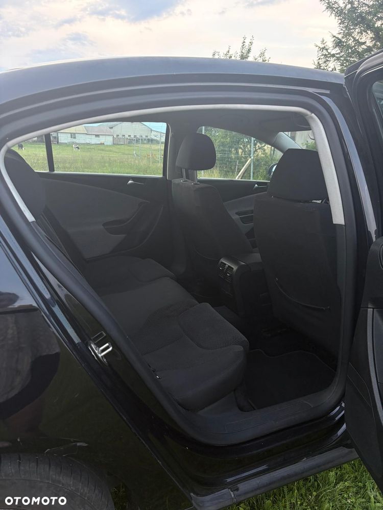 Volkswagen Passat 2.0 TDI Comfortline - 17