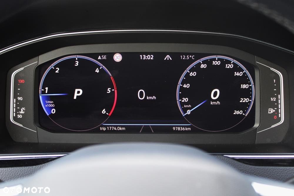 Volkswagen Passat - 15