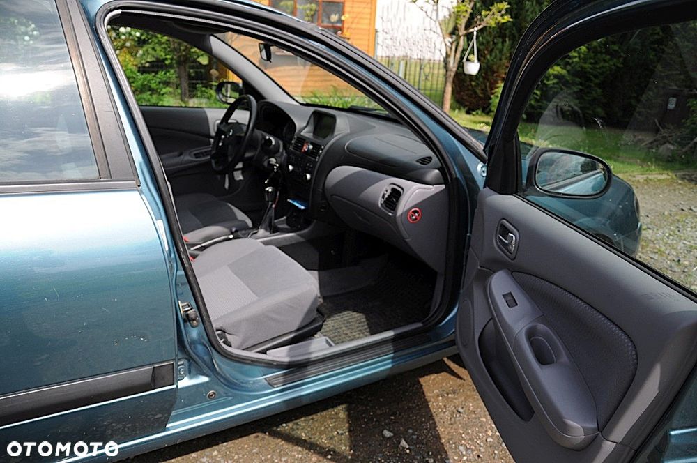 Nissan Almera 1.5 Visia + - 11