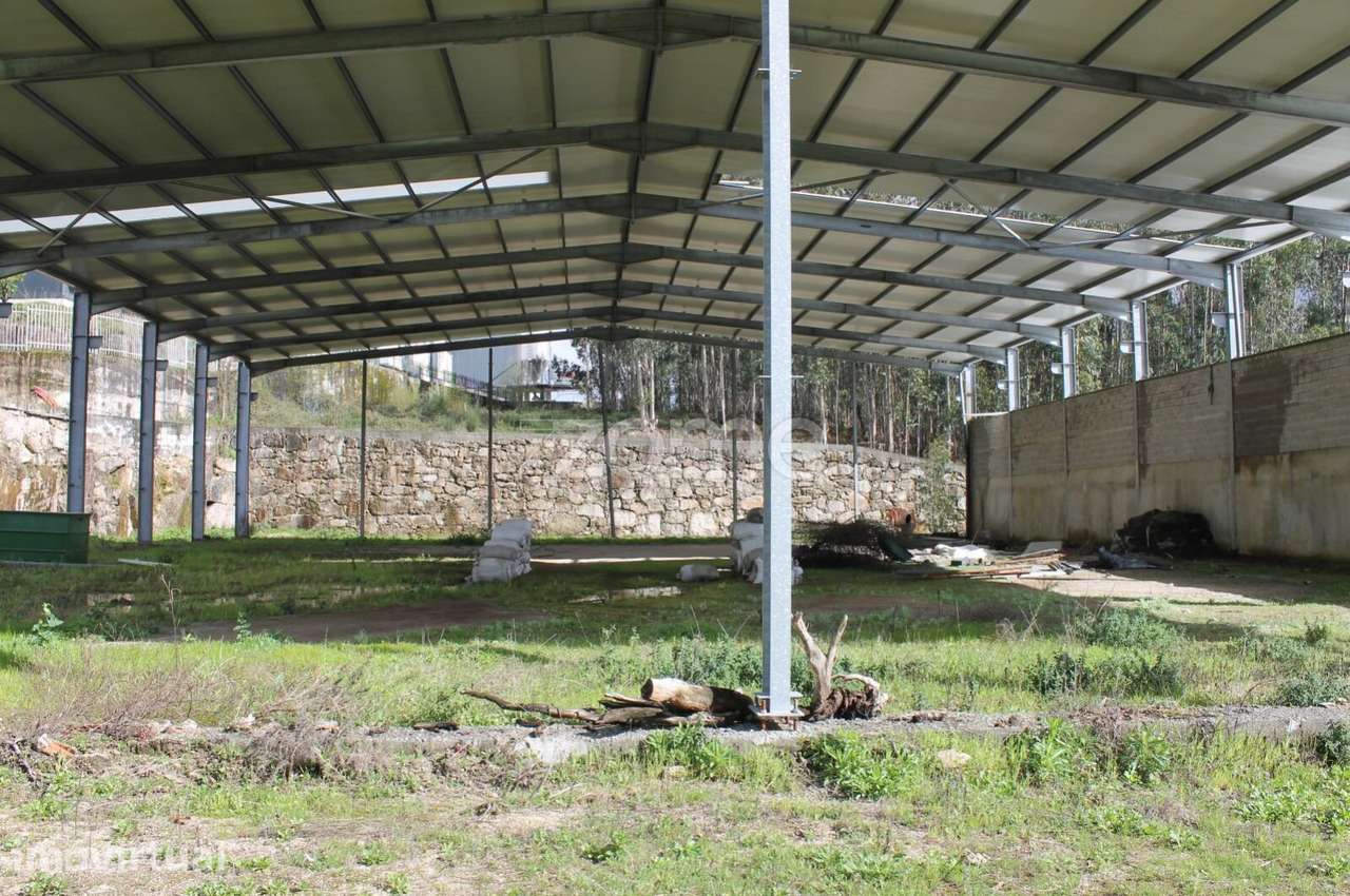 Terreno de 8.000 m2 com 2 Armazéns em Famalicão - Grande imagem: 4/30
