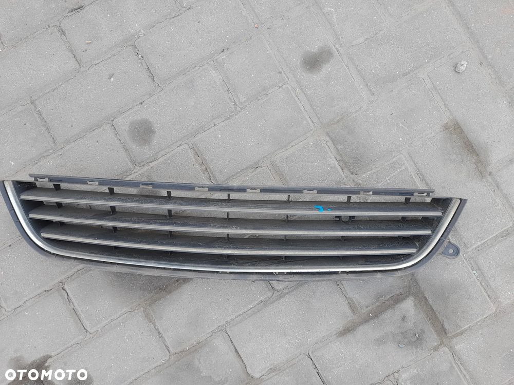 Kratka środkowa zderzaka Opel Astra H III 3 LIFT - 1