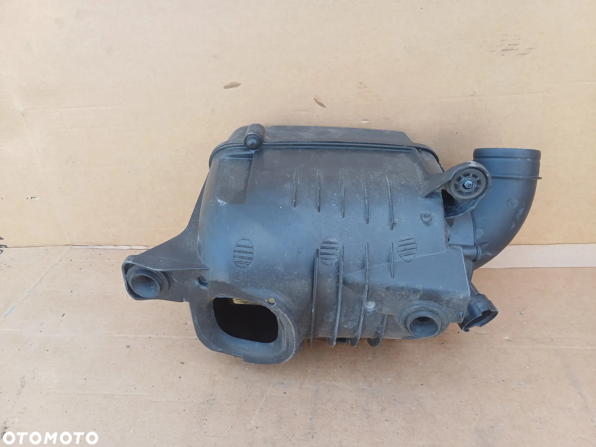 Obudowa filtra powietrza Golf V 1.6 mpi 1K0129610B Audi A3 8P - 5
