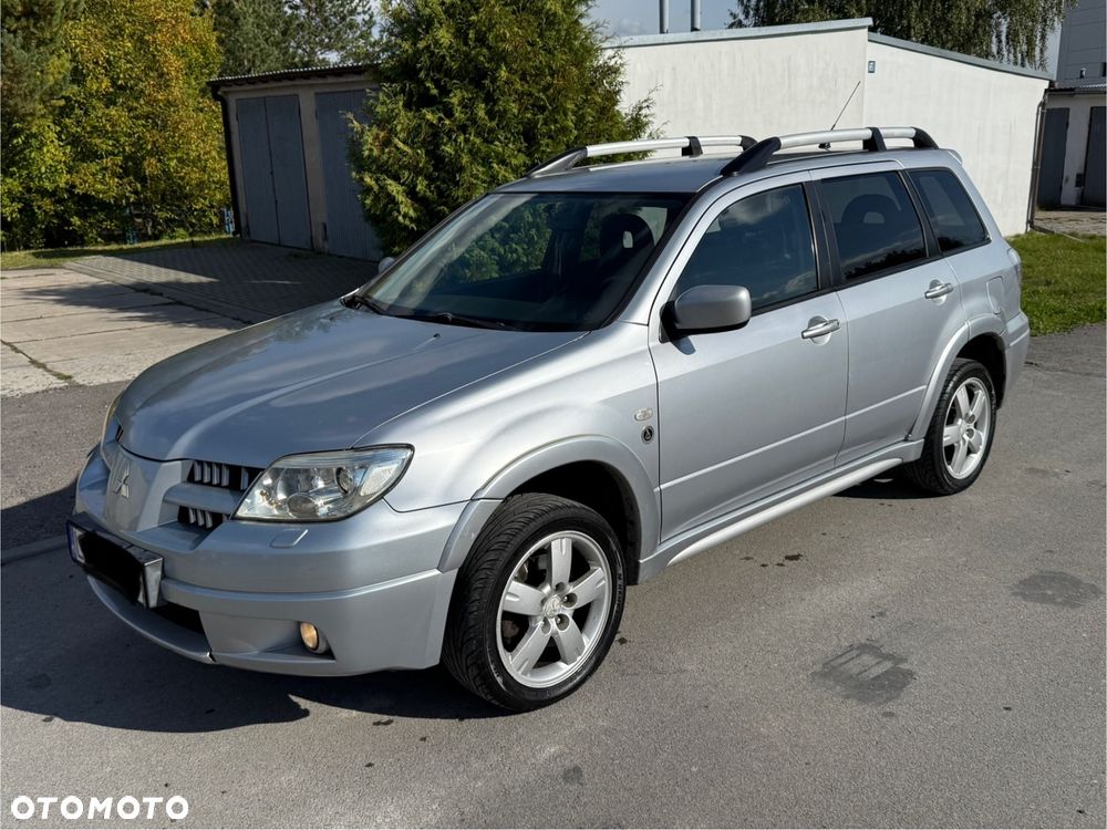 Mitsubishi Outlander - 1